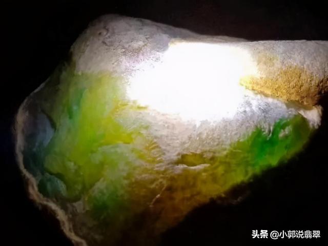 哪里的翡翠原石最好龙肯翡翠原石怎么样-第5张图片-翡翠网 哪里的翡翠原石最好龙肯翡翠原石怎么样-第5张图片-翡翠网