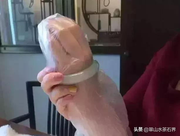 翡翠手镯可以取下吗,翡翠手镯不喜欢了怎么办-第11张图片-翡翠网 翡翠手镯可以取下吗,翡翠手镯不喜欢了怎么办-第11张图片-翡翠网