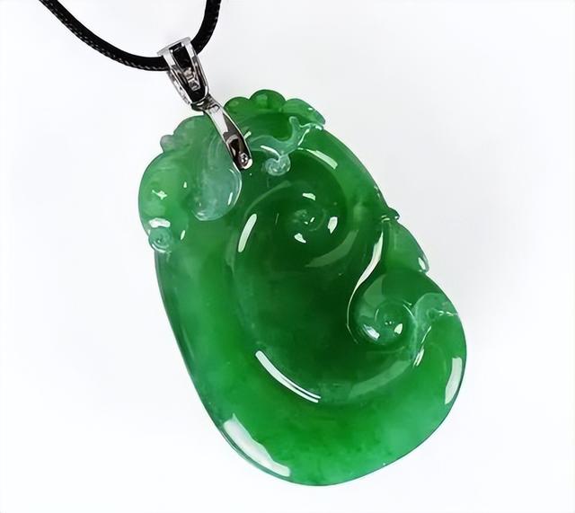 翡翠手镯鉴定方法视频,鉴定翡翠的方法-第1张图片-翡翠网 翡翠手镯鉴定方法视频,鉴定翡翠的方法-第1张图片-翡翠网