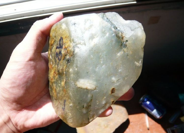 翡翠原石鉴定水沫子,翡翠原石假皮怎么做的-第2张图片-翡翠网