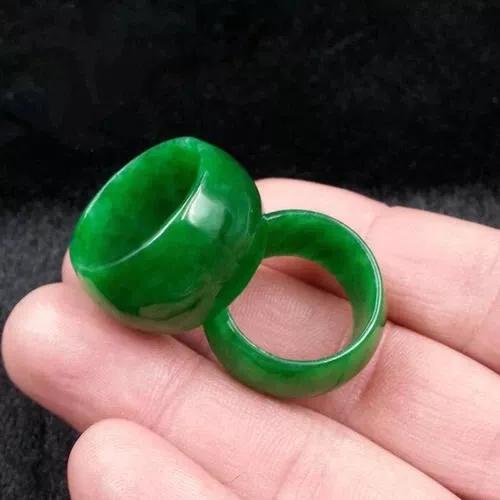 黄翡手串寓意,翡翠原石打磨知识-第3张图片-翡翠网 黄翡手串寓意,翡翠原石打磨知识-第3张图片-翡翠网