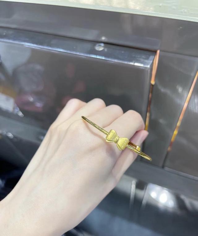 黄金回收卖给谁划算想卖掉金首饰去哪里-第1张图片-翡翠网 黄金回收卖给谁划算想卖掉金首饰去哪里-第1张图片-翡翠网