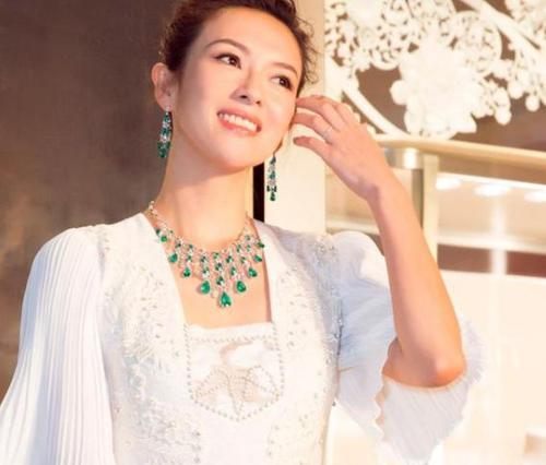 喜欢翡翠的女歌唱家章子怡春晚翡翠知识-第3张图片-翡翠网 喜欢翡翠的女歌唱家章子怡春晚翡翠知识-第3张图片-翡翠网