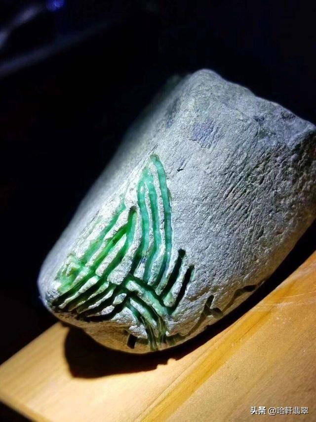 翡翠原石表皮裂纹怎么处理,最贵的翡翠原石500亿-第9张图片-翡翠网 翡翠原石表皮裂纹怎么处理,最贵的翡翠原石500亿-第9张图片-翡翠网