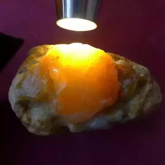 黑石头天然原石图片,黑宝石翡翠原石-第17张图片-翡翠网 黑石头天然原石图片,黑宝石翡翠原石-第17张图片-翡翠网