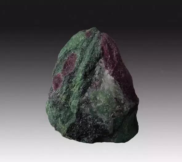 黑石头天然原石图片,黑宝石翡翠原石-第26张图片-翡翠网 黑石头天然原石图片,黑宝石翡翠原石-第26张图片-翡翠网