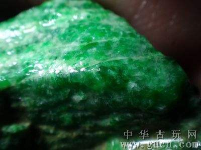 翡翠绿色原石值钱吗,绿辉石质翡翠有收藏价值吗-第1张图片-翡翠网 翡翠绿色原石值钱吗,绿辉石质翡翠有收藏价值吗-第1张图片-翡翠网