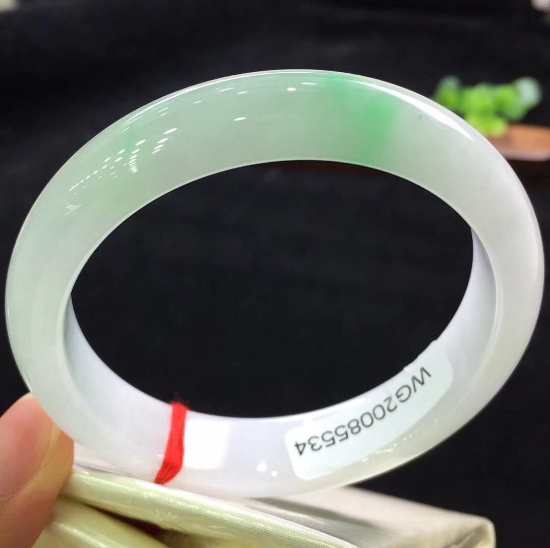 3000元左右的翡翠手镯图片,翡翠手镯3000万左右-第1张图片-翡翠网 3000元左右的翡翠手镯图片,翡翠手镯3000万左右-第1张图片-翡翠网