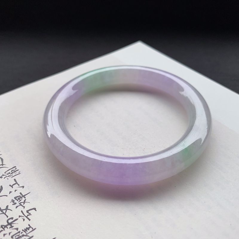 翡翠粉春料手镯翡翠镯心料雕刻成品图-第1张图片-翡翠网 翡翠粉春料手镯翡翠镯心料雕刻成品图-第1张图片-翡翠网