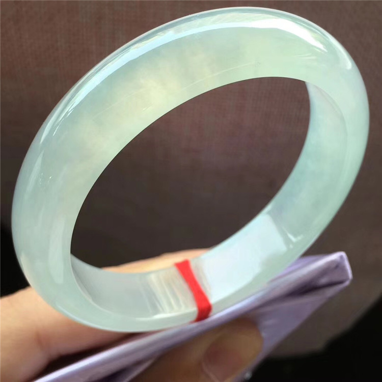 2000元糯冰种翡翠手镯,五六千元能买到什么翡翠手镯-第2张图片-翡翠网 2000元糯冰种翡翠手镯,五六千元能买到什么翡翠手镯-第2张图片-翡翠网