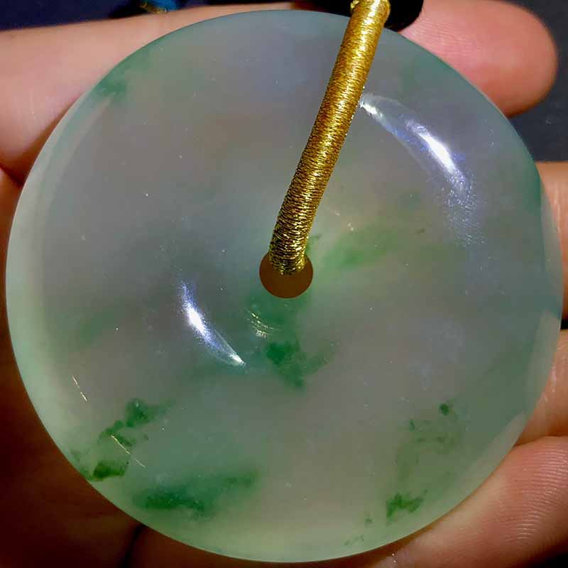 关于全绿翡翠平安扣价格的信息-第1张图片-翡翠网 关于全绿翡翠平安扣价格的信息-第1张图片-翡翠网