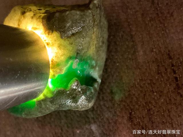 网上买翡翠原石是真的吗丹东翡翠原石在哪卖-第1张图片-翡翠网 网上买翡翠原石是真的吗丹东翡翠原石在哪卖-第1张图片-翡翠网