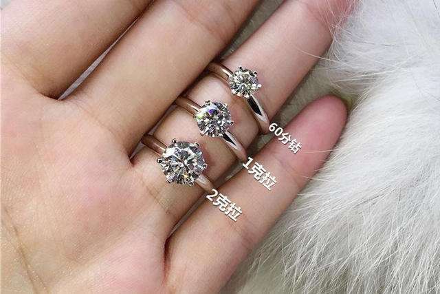 钻戒价格一般在多少钱钻戒价位表-第1张图片-翡翠网 钻戒价格一般在多少钱钻戒价位表-第1张图片-翡翠网