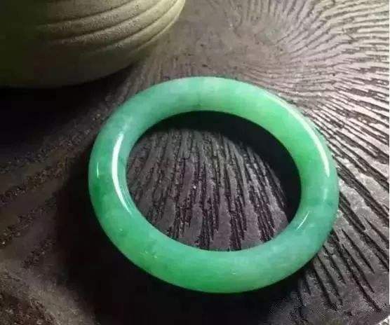 个人翡翠手镯怎么卖出去,翡翠手镯拍卖流程图-第2张图片-翡翠网 个人翡翠手镯怎么卖出去,翡翠手镯拍卖流程图-第2张图片-翡翠网