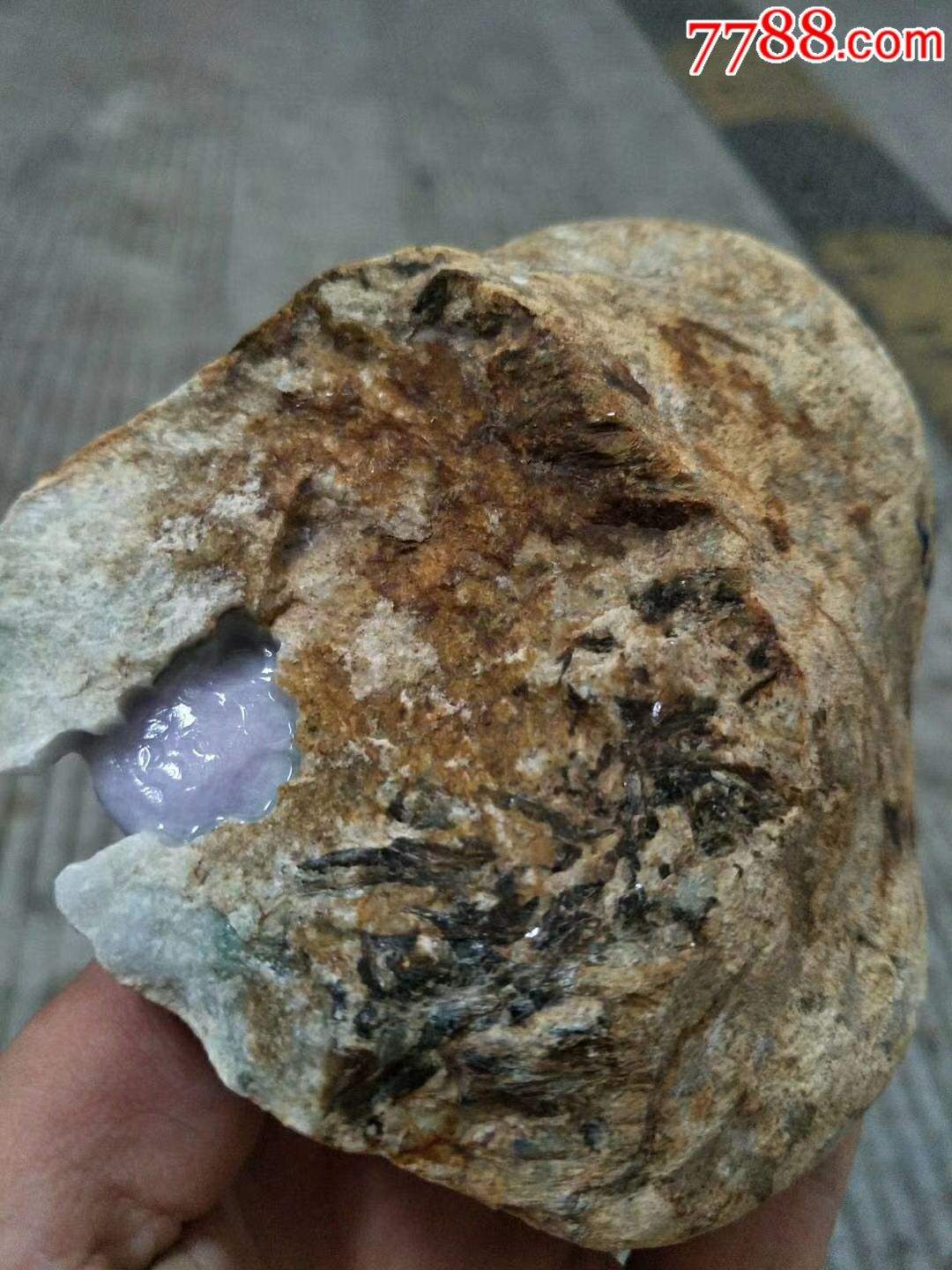 玉石毛料多少钱一公斤天然翡翠原石价格-第1张图片-翡翠网 玉石毛料多少钱一公斤天然翡翠原石价格-第1张图片-翡翠网