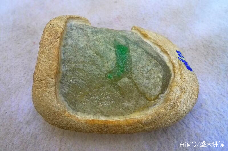 天然翡翠怎么形成的,绿天然翡翠原石-第2张图片-翡翠网 天然翡翠怎么形成的,绿天然翡翠原石-第2张图片-翡翠网