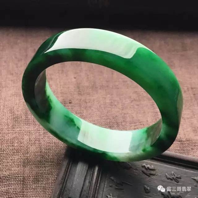 翡翠的寓意和象征,翡翠翡翠知识-第1张图片-翡翠网 翡翠的寓意和象征,翡翠翡翠知识-第1张图片-翡翠网