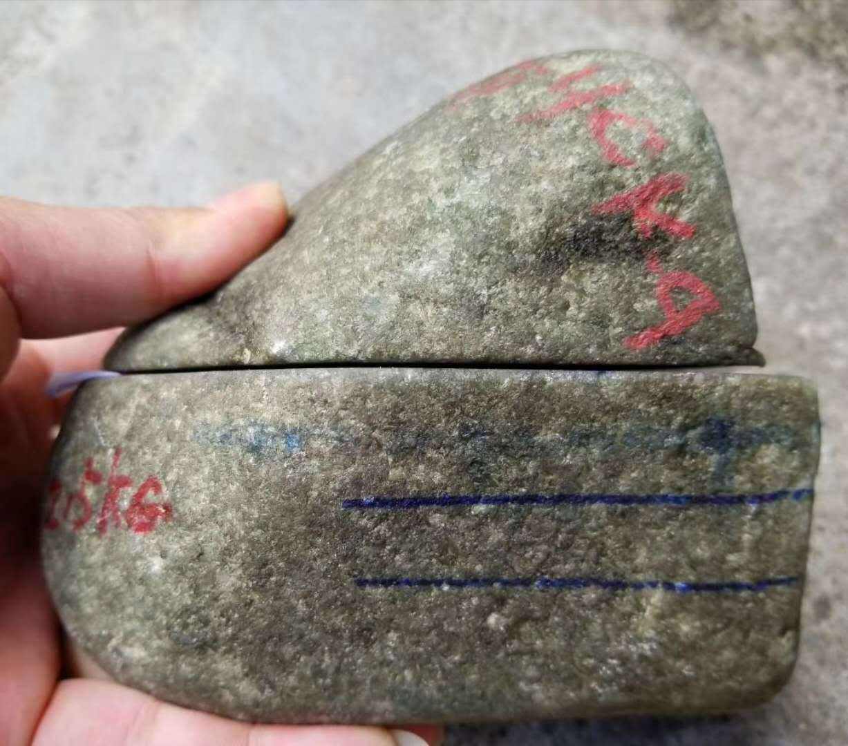 翡翠原石莫湾基,子歌翡翠原石-第2张图片-翡翠网 翡翠原石莫湾基,子歌翡翠原石-第2张图片-翡翠网