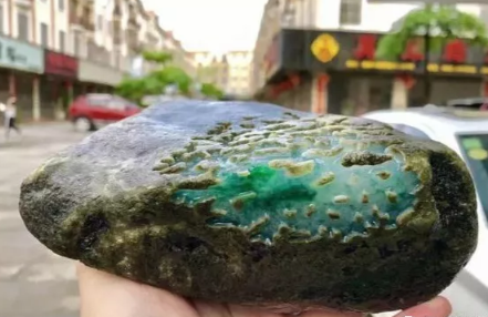 缅甸为什么那么多翡翠原石,翡翠原石是怎样形成的-第1张图片-翡翠网 缅甸为什么那么多翡翠原石,翡翠原石是怎样形成的-第1张图片-翡翠网