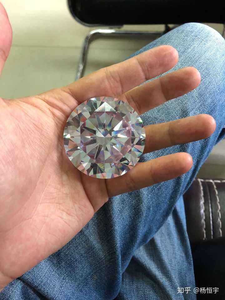 真正的钻石一克多少钱,钻石香烟价格表2022-第1张图片-翡翠网 真正的钻石一克多少钱,钻石香烟价格表2022-第1张图片-翡翠网