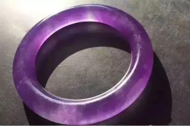 紫翡翠的颜色知识紫翡翠价格一般多少-第7张图片-翡翠网 紫翡翠的颜色知识紫翡翠价格一般多少-第7张图片-翡翠网