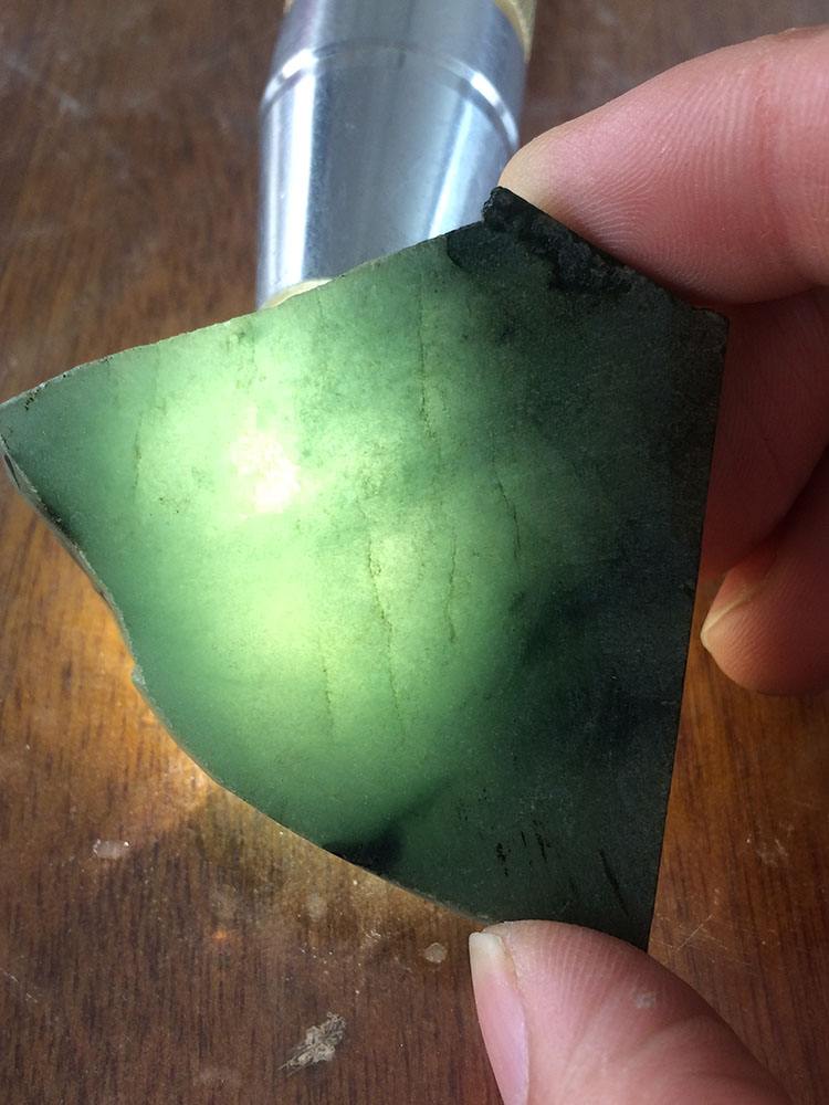 翡翠原石表面有晶体,翡翠原石小结石-第1张图片-翡翠网 翡翠原石表面有晶体,翡翠原石小结石-第1张图片-翡翠网