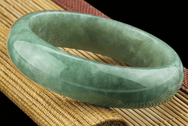 翡翠手镯是哪个地方的的简单介绍-第1张图片-翡翠网 翡翠手镯是哪个地方的的简单介绍-第1张图片-翡翠网