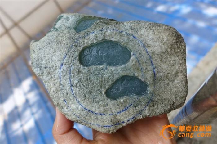 半山半水的寓意是什么,翡翠原石半山半水料-第1张图片-翡翠网 半山半水的寓意是什么,翡翠原石半山半水料-第1张图片-翡翠网