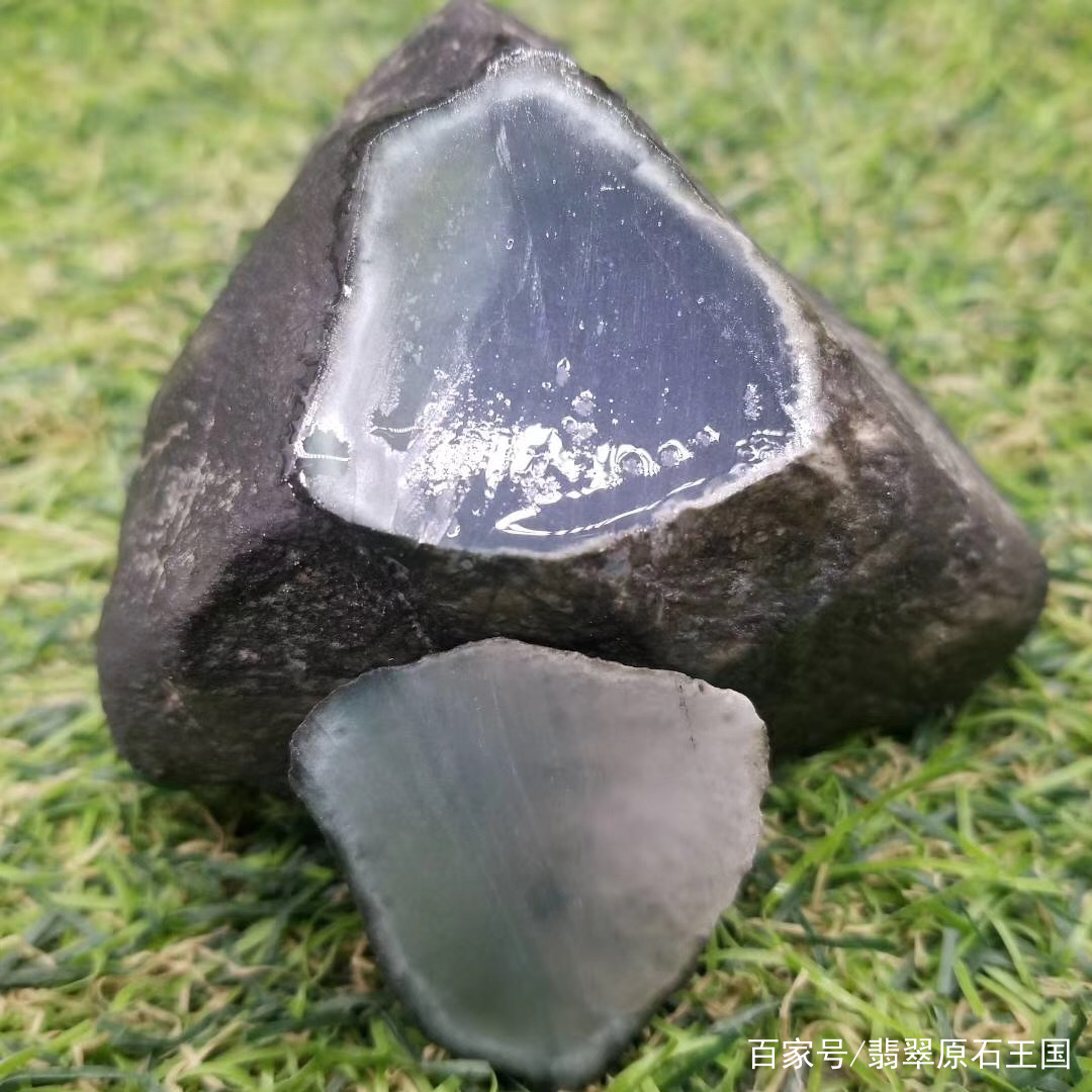 雷打翡翠原石赌石哪种场口料子最稳-第2张图片-翡翠网 雷打翡翠原石赌石哪种场口料子最稳-第2张图片-翡翠网