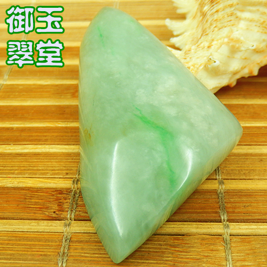 关于蓝底飘绿花糯冰种翡翠什么价格的信息-第2张图片-翡翠网 关于蓝底飘绿花糯冰种翡翠什么价格的信息-第2张图片-翡翠网