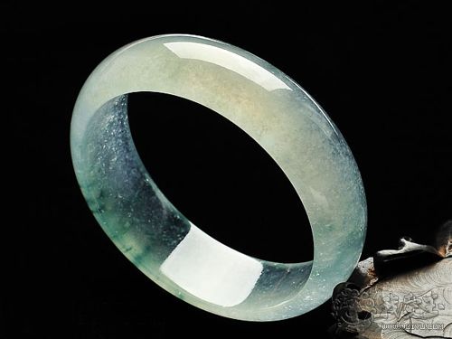 翡翠手镯有没有收藏价值,收藏翡翠手镯什么价格-第2张图片-翡翠网 翡翠手镯有没有收藏价值,收藏翡翠手镯什么价格-第2张图片-翡翠网