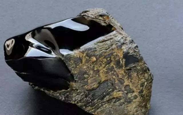 水沫切开有闪光晶体吗翡翠原石上闪光晶体-第2张图片-翡翠网 水沫切开有闪光晶体吗翡翠原石上闪光晶体-第2张图片-翡翠网