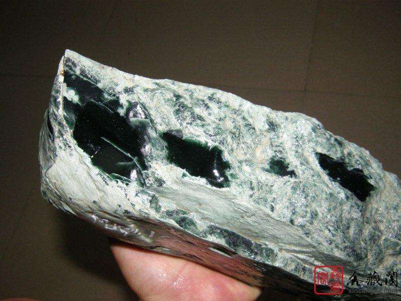 翡翠原石玻璃墨翠墨翠100万元图片-第1张图片-翡翠网 翡翠原石玻璃墨翠墨翠100万元图片-第1张图片-翡翠网