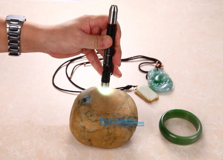 怎么拍摄翡翠原石强光手电筒照的简单介绍-第2张图片-翡翠网 怎么拍摄翡翠原石强光手电筒照的简单介绍-第2张图片-翡翠网