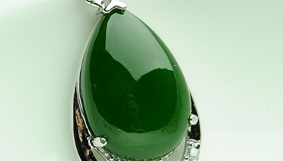 翡翠和玉哪个价格高,翡翠和羊脂玉哪个更值钱-第1张图片-翡翠网 翡翠和玉哪个价格高,翡翠和羊脂玉哪个更值钱-第1张图片-翡翠网