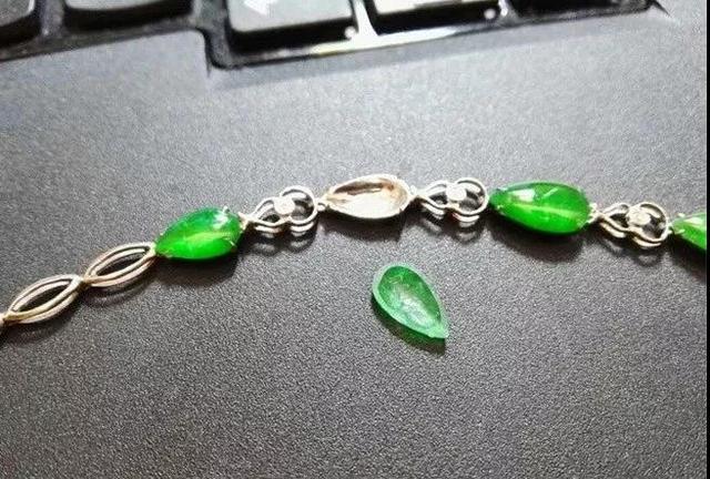 翡翠手镯表面不光滑,翡翠手镯不好看怎么处理-第2张图片-翡翠网 翡翠手镯表面不光滑,翡翠手镯不好看怎么处理-第2张图片-翡翠网