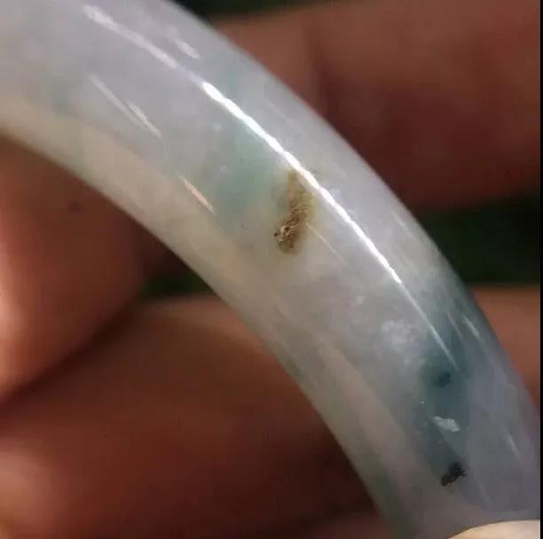 翡翠手镯表面不光滑,翡翠手镯不好看怎么处理-第4张图片-翡翠网 翡翠手镯表面不光滑,翡翠手镯不好看怎么处理-第4张图片-翡翠网