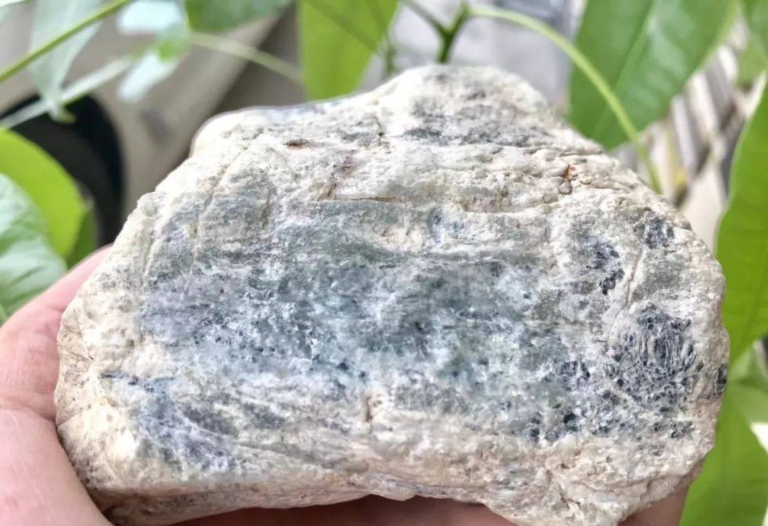 中国有翡翠原石产地吗,翡翠原石到底有多重-第1张图片-翡翠网 中国有翡翠原石产地吗,翡翠原石到底有多重-第1张图片-翡翠网