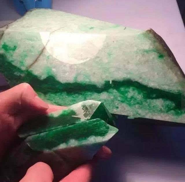 为什么危料翡翠不值钱翡翠原石一料难求-第1张图片-翡翠网 为什么危料翡翠不值钱翡翠原石一料难求-第1张图片-翡翠网