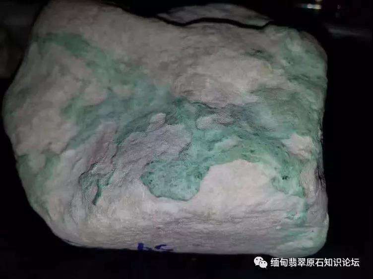 为什么危料翡翠不值钱翡翠原石一料难求-第2张图片-翡翠网 为什么危料翡翠不值钱翡翠原石一料难求-第2张图片-翡翠网