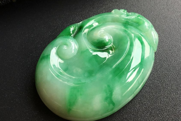 如何鉴别翡翠的好坏如何辨别翡翠价格-第1张图片-翡翠网 如何鉴别翡翠的好坏如何辨别翡翠价格-第1张图片-翡翠网