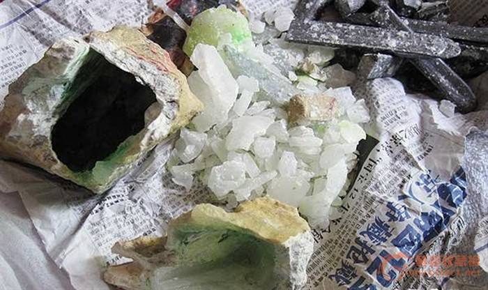 花25000买了块翡翠原石,6500万翡翠原石开了10亿-第2张图片-翡翠网 花25000买了块翡翠原石,6500万翡翠原石开了10亿-第2张图片-翡翠网