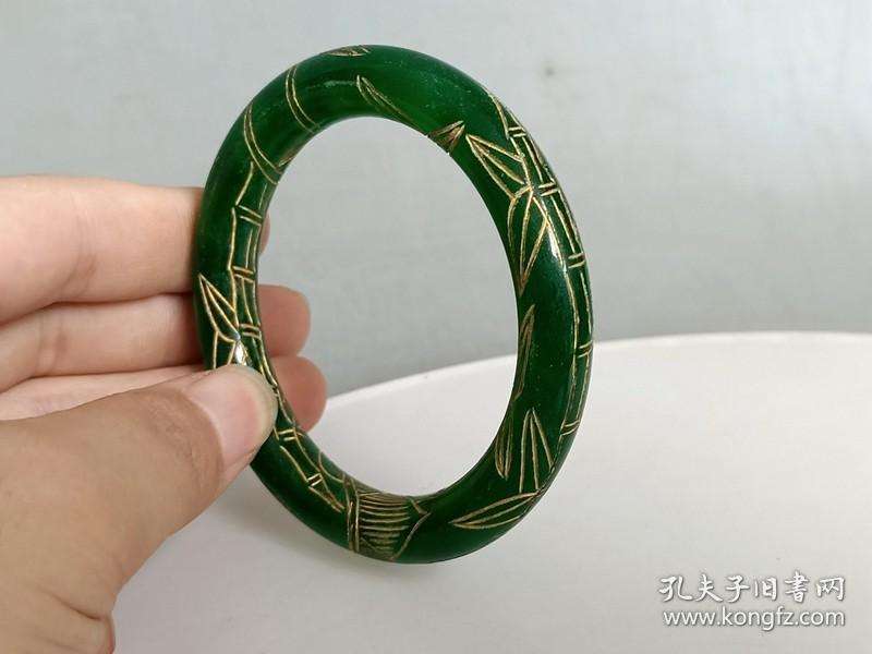哪个牌子的翡翠手镯性价比高翡翠手镯保值吗-第1张图片-翡翠网 哪个牌子的翡翠手镯性价比高翡翠手镯保值吗-第1张图片-翡翠网