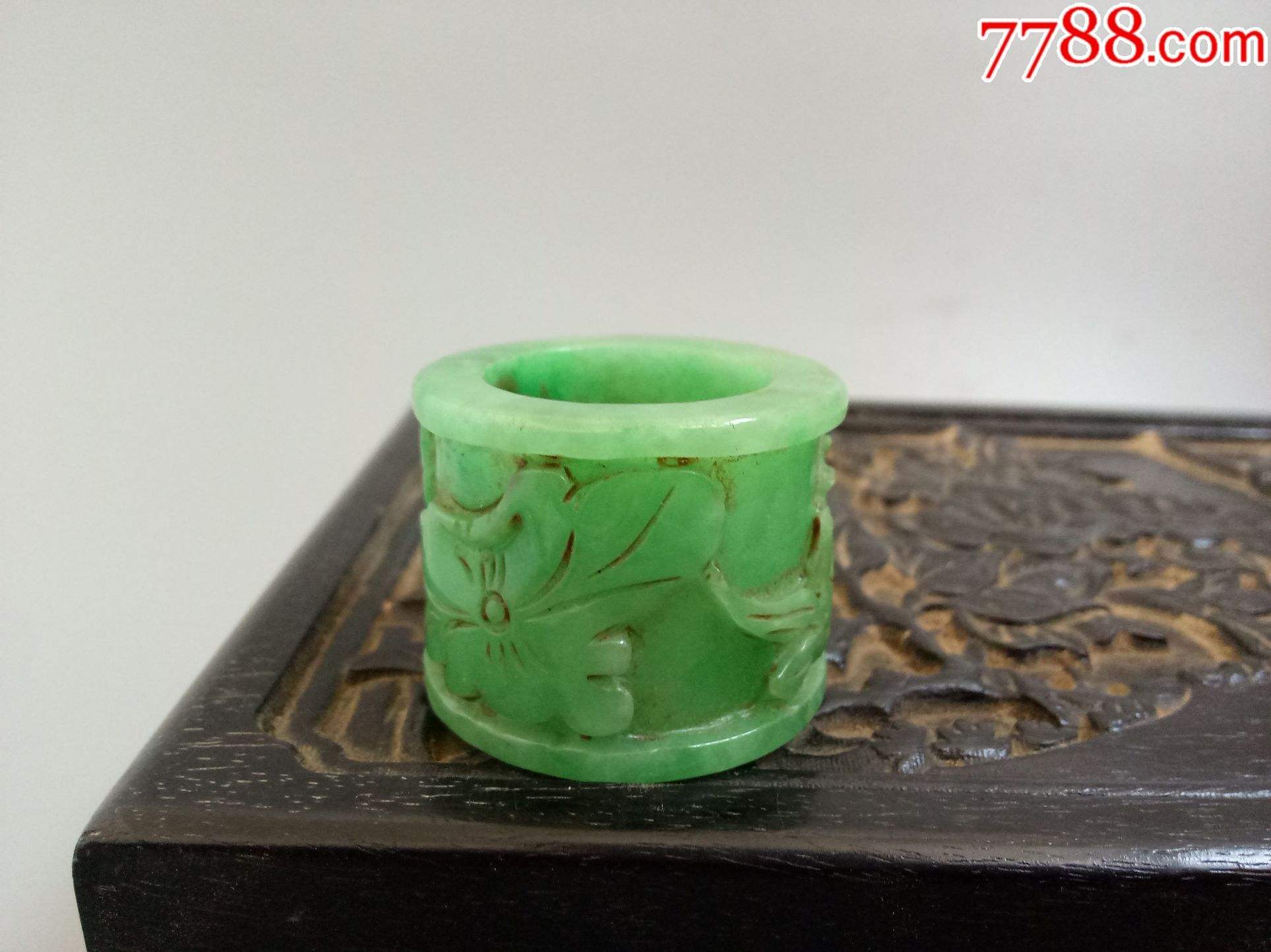 关于清代翡翠扳指的价格的信息-第2张图片-翡翠网 关于清代翡翠扳指的价格的信息-第2张图片-翡翠网
