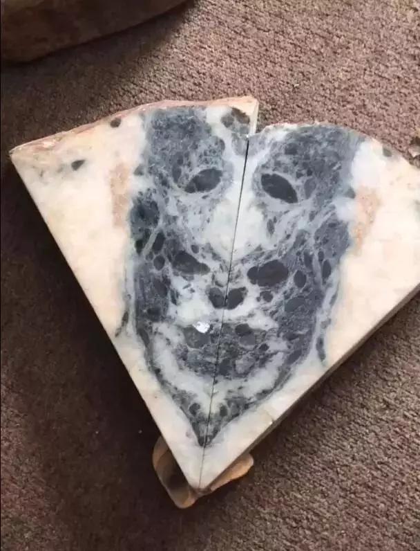 平洲翡翠原石批发市场熊猫翡翠原石-第1张图片-翡翠网 平洲翡翠原石批发市场熊猫翡翠原石-第1张图片-翡翠网