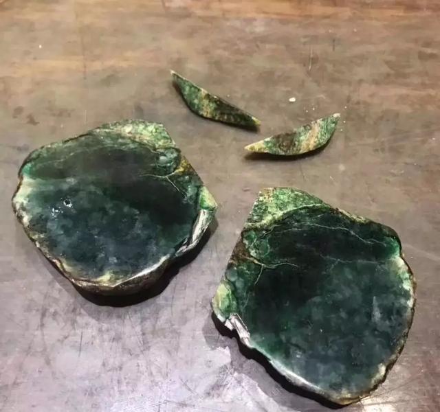 平洲翡翠原石批发市场熊猫翡翠原石-第4张图片-翡翠网 平洲翡翠原石批发市场熊猫翡翠原石-第4张图片-翡翠网