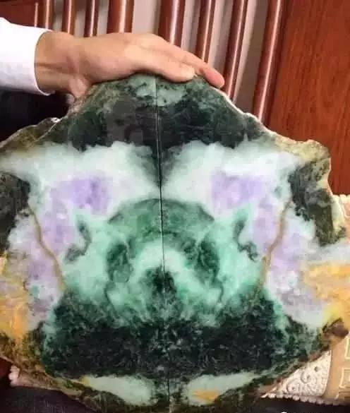 平洲翡翠原石批发市场熊猫翡翠原石-第7张图片-翡翠网 平洲翡翠原石批发市场熊猫翡翠原石-第7张图片-翡翠网