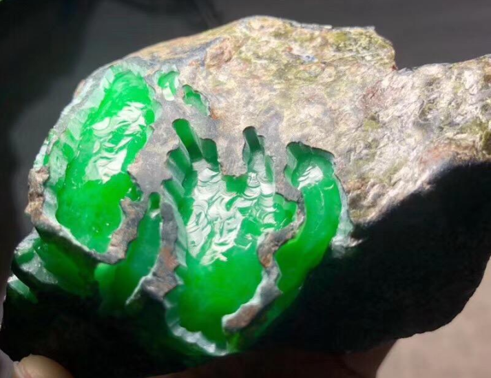 翡翠怎样训练原石立体感,翡翠的雕刻过程,看完你就知道了-第1张图片-翡翠网 翡翠怎样训练原石立体感,翡翠的雕刻过程,看完你就知道了-第1张图片-翡翠网