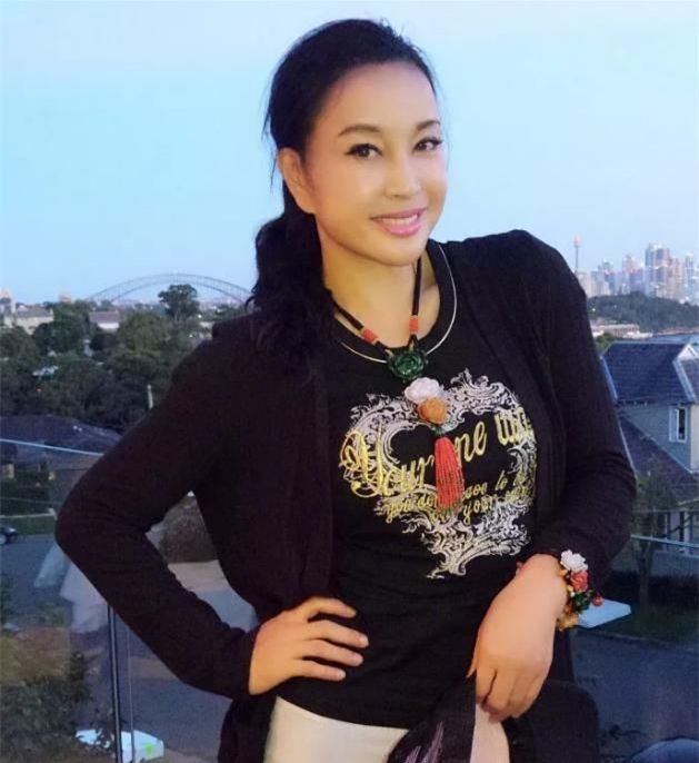 刘晓庆翡翠知识偶像刘晓庆收藏的翡翠图片-第1张图片-翡翠网 刘晓庆翡翠知识偶像刘晓庆收藏的翡翠图片-第1张图片-翡翠网