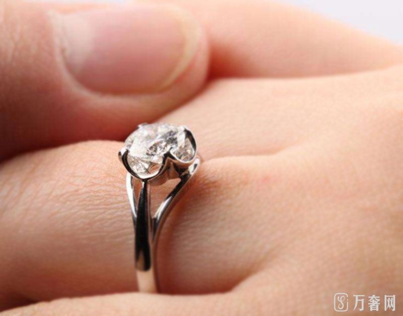 三千多买的钻戒能卖多少钱,3万的钻戒回收多少钱-第2张图片-翡翠网 三千多买的钻戒能卖多少钱,3万的钻戒回收多少钱-第2张图片-翡翠网